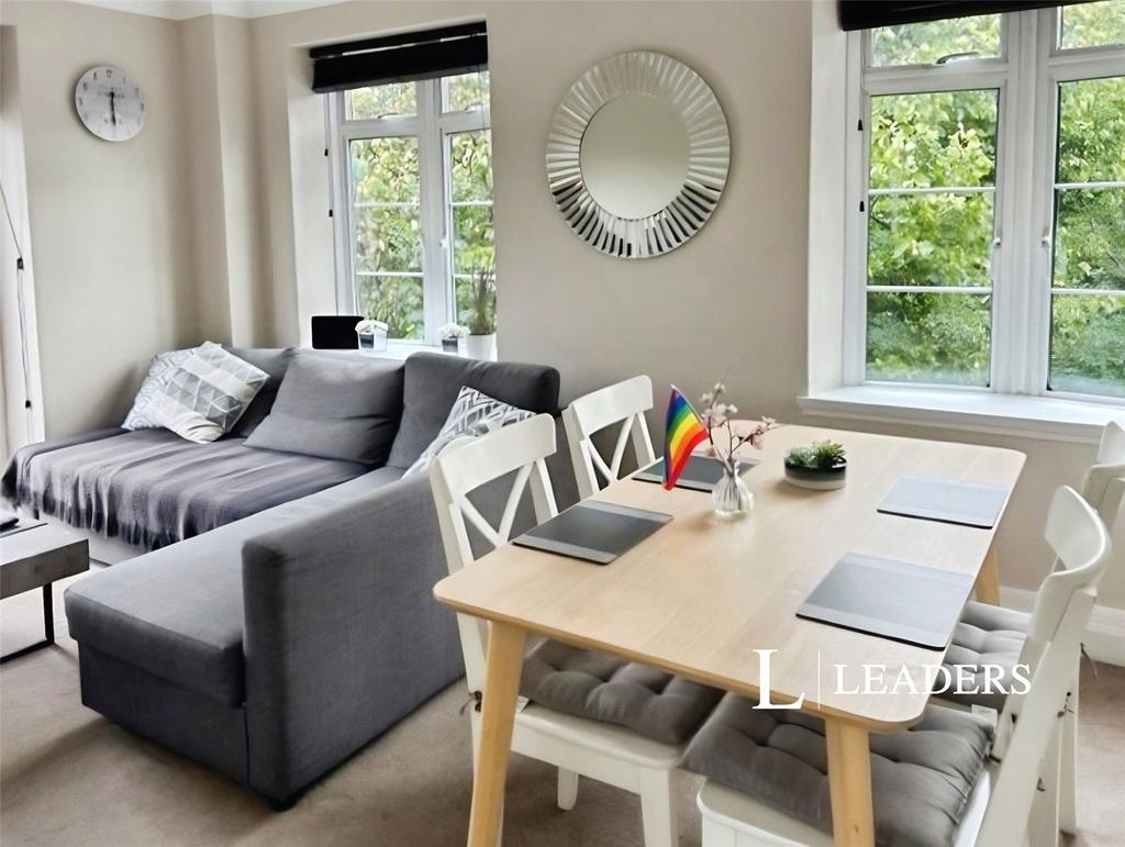 Apartment in Brighton, Round Hill - View 2