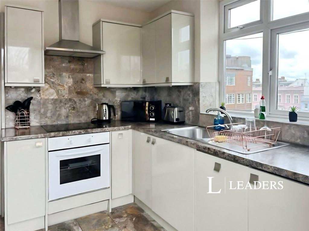 Apartment in Brighton, Round Hill - View 5