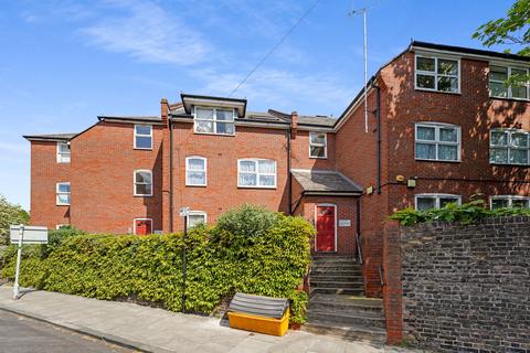 18 McDowall Road, London, SE5