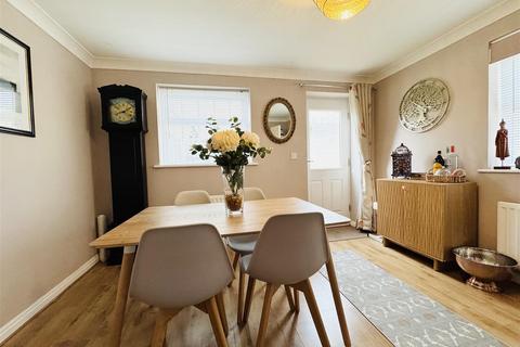 3 bedroom end of terrace house for sale, Gardeners Walk, Skelmanthorpe, Huddersfield, HD8 9GP