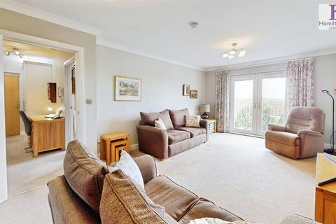 2 bedroom apartment for sale, Heywood Court, Northowram, Halifax