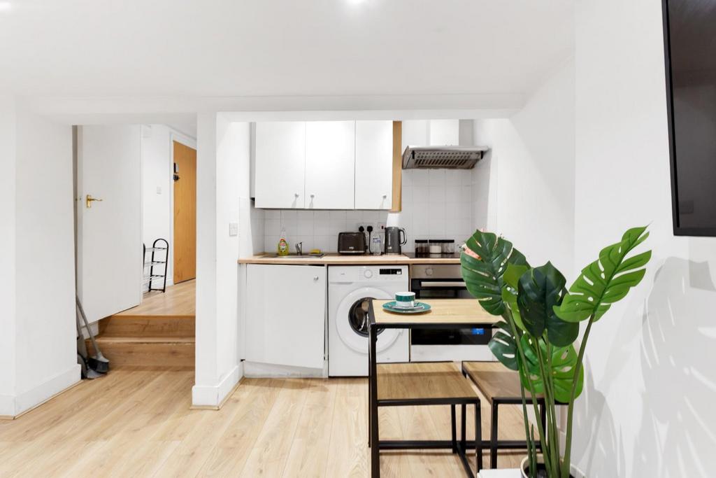 Dining to Kitchen