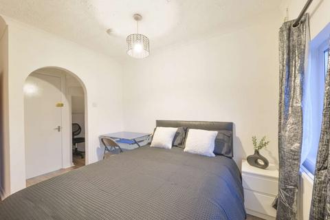 4 bedroom house of multiple occupation to rent, Pond Croft, Hatfield AL10
