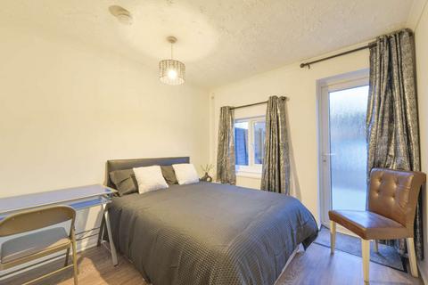 4 bedroom house of multiple occupation to rent, Pond Croft, Hatfield AL10