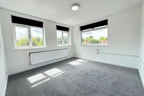 1 bedroom flat to rent, Stourbridge Road, Lye