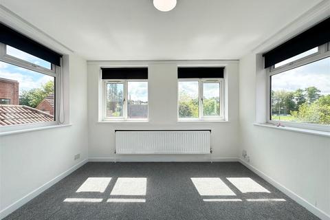 1 bedroom flat to rent, Stourbridge Road, Lye