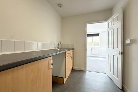 1 bedroom flat to rent, Stourbridge Road, Lye