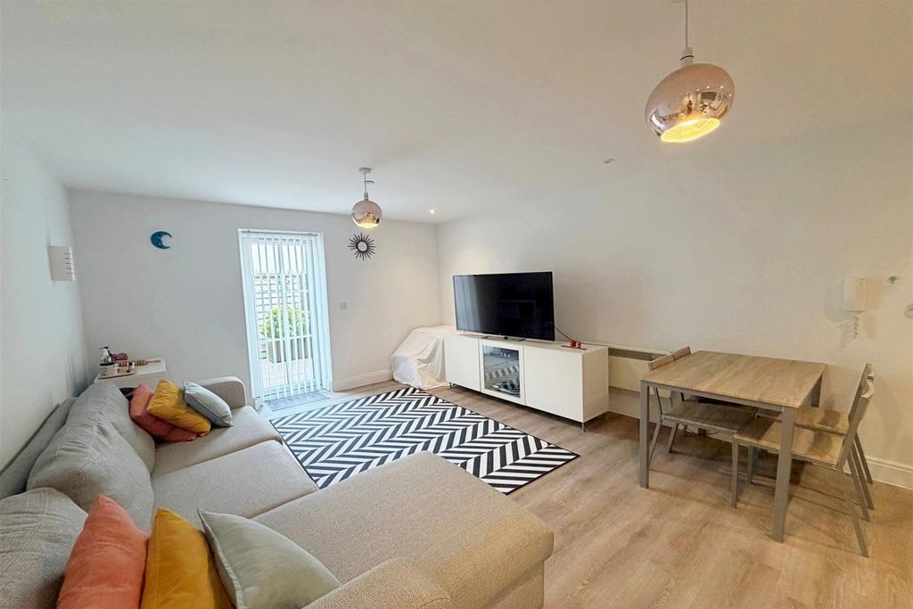 Apartment in Bournemouth - More