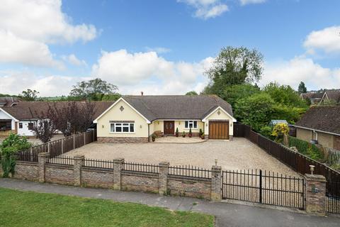 6 bedroom detached bungalow for sale, Wellhead Road, Totternhoe, LU6