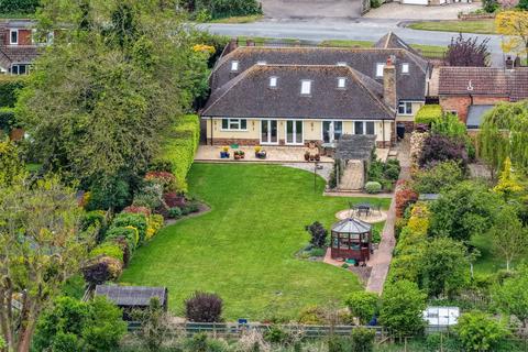 6 bedroom detached bungalow for sale, Wellhead Road, Totternhoe, LU6