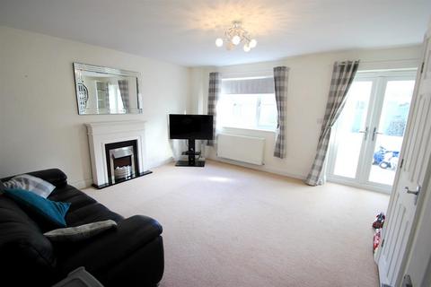3 bedroom house to rent, Oak Tree Gardens, COLCHESTER