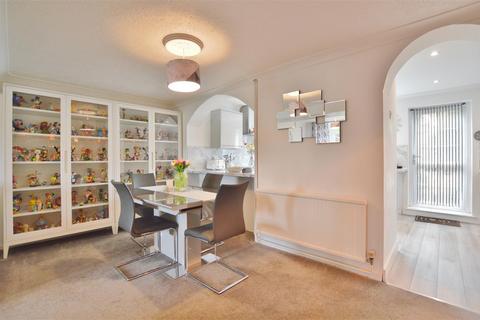 4 bedroom house for sale, Long Furlong Drive, Slough
