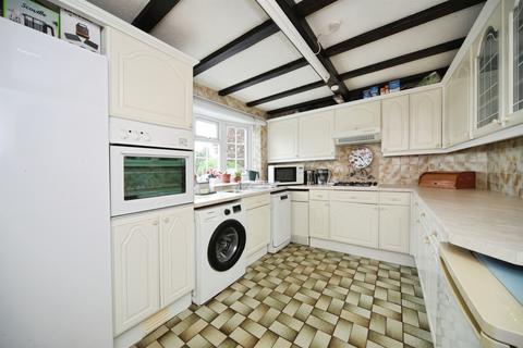 4 bedroom link detached house for sale, Raynham Way, Luton