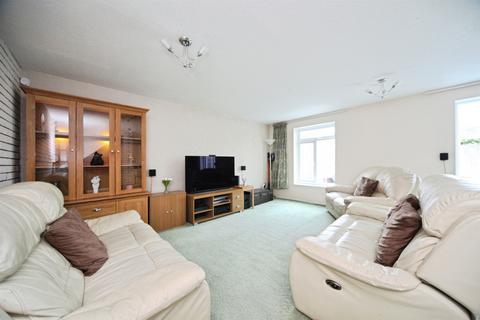 4 bedroom link detached house for sale, Raynham Way, Luton
