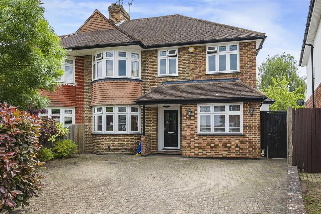 Dukes Way, West Wickham BR4 4 bed semi-detached house - £800,000