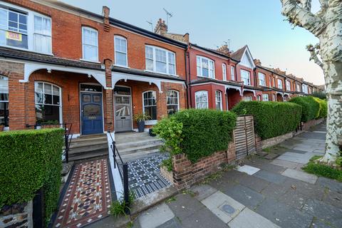 Priory Avenue, London, N8