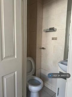 Studio to rent, Rosebery Avenue, London, N17
