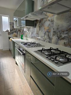 5 bedroom semi-detached house to rent, Lansdell Road, Mitcham, CR4