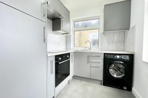 2 bedroom maisonette to rent, Chalford Walk, Woodford Green IG8