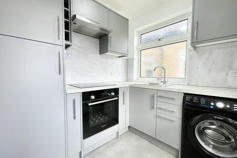2 bedroom maisonette to rent, Chalford Walk, Woodford Green IG8