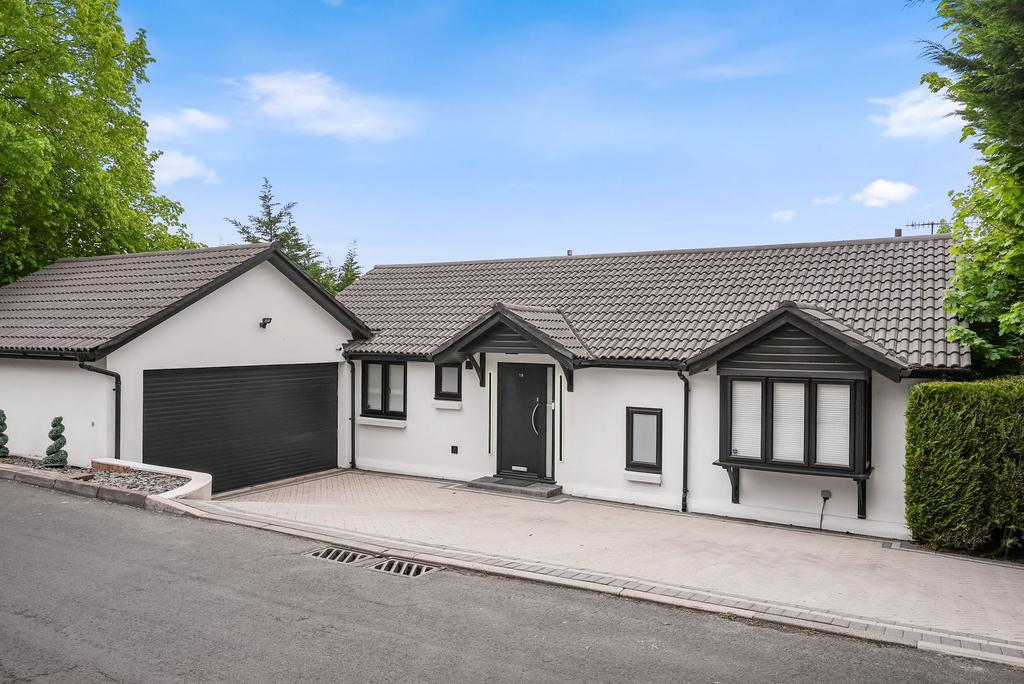 House exterior, garage