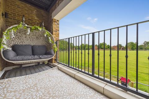 2 bedroom flat for sale, Victory Gardens, Arborfield Green, Reading, Berkshire, RG2