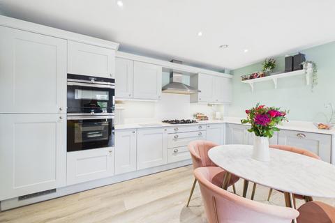 2 bedroom flat for sale, Victory Gardens, Arborfield Green, Reading, Berkshire, RG2