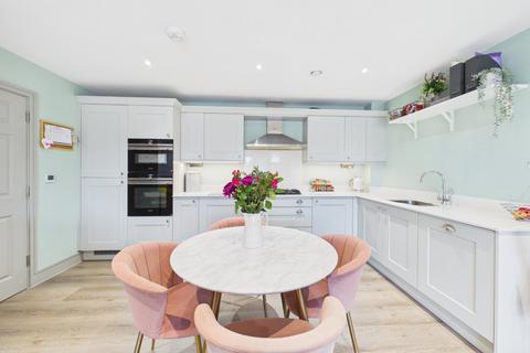 2 bedroom flat for sale, Victory Gardens, Arborfield Green, Reading, Berkshire, RG2