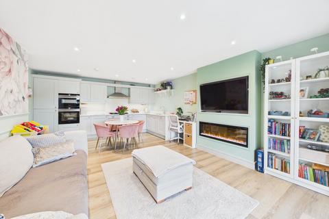 2 bedroom flat for sale, Victory Gardens, Arborfield Green, Reading, Berkshire, RG2