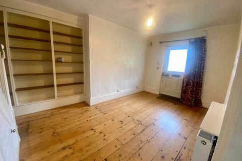 3 bedroom cottage to rent, High Street, Reading RG10