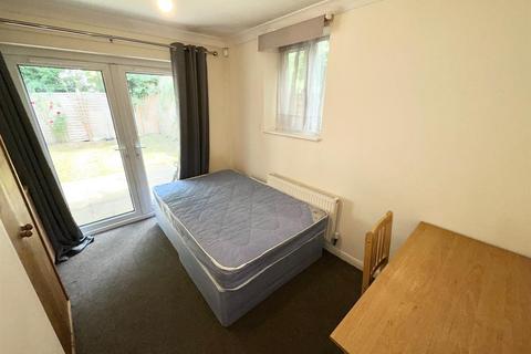 4 bedroom end of terrace house to rent, Buchan Close, Uxbridge,