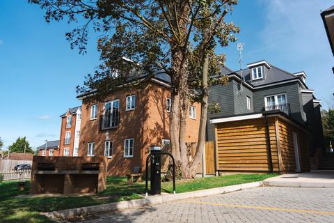 2 bed flat/apartment for rent in Orb Way, Margate, CT9