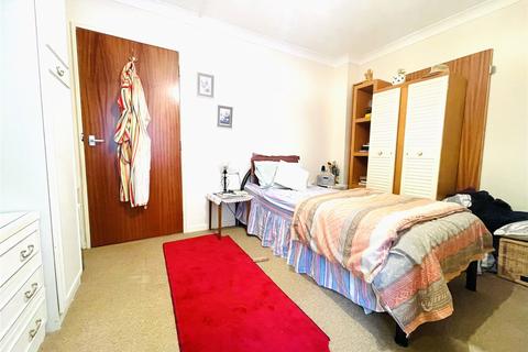 1 bedroom flat for sale, The Anchorage, 17 Great George Street, Weymouth, Dorset, DT4