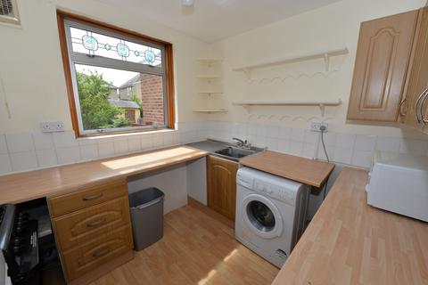3 bedroom semi-detached house to rent, Honeysuckle Road, Southampton SO16