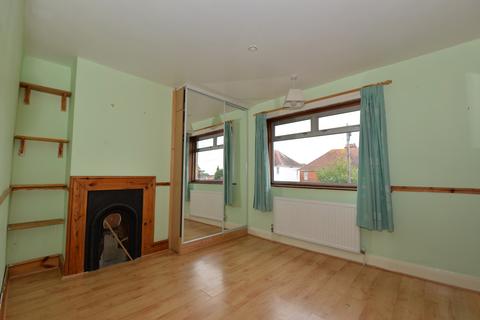 3 bedroom semi-detached house to rent, Honeysuckle Road, Southampton SO16