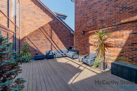 2 bedroom apartment for sale, Oakfield Court, Crofts Bank Road, Urmston, Manchester, M41 0AA
