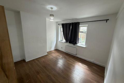1 bedroom flat to rent, Glenny Road, Barking IG11