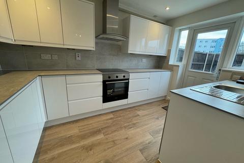 2 bedroom semi-detached house to rent, Lydgate Green, Southampton, SO19