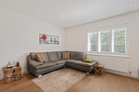 2 bedroom apartment for sale, Glamis Place, London, E1W