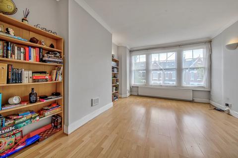 2 bedroom flat for sale, Muswell Avenue, London N10