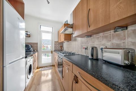 2 bedroom flat for sale, Muswell Avenue, London N10