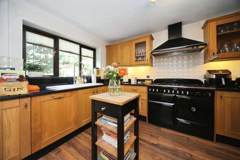 4 bedroom detached house for sale, Perrymead, Luton