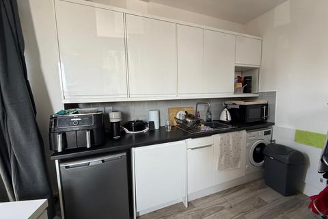 1 bedroom in a house share to rent, Thornbury Avenue, Southampton, SO15