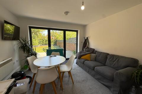1 bedroom in a house share to rent, Thornbury Avenue, Southampton, SO15