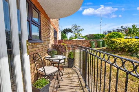 2 bedroom flat for sale, Crook Log, Bexleyheath, DA6