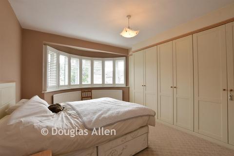 2 bedroom detached bungalow for sale, Dacre Gardens, Chigwell IG7