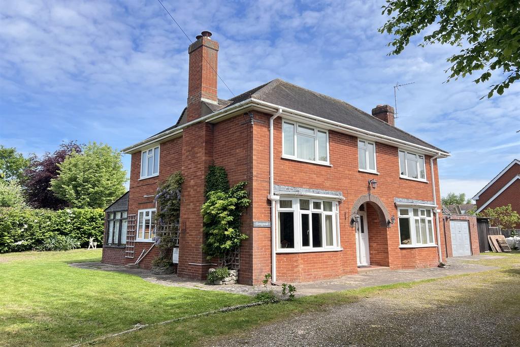 3 bedroom detached house for sale in Hereford on OnTheMarket