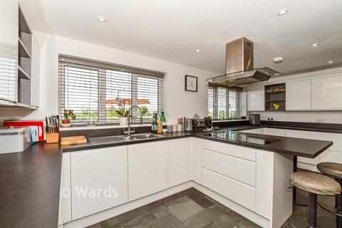 4 bedroom detached house for sale, Gloucester Mews, New Romney TN28