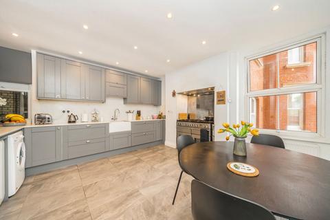 4 bedroom flat for sale, Moscow Road, London W2