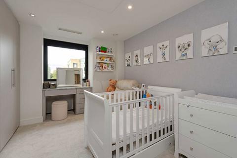 2 bedroom flat for sale, Granville Road, London NW2